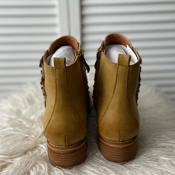 Light Camel Ankle Booties - Picture 5 of 6